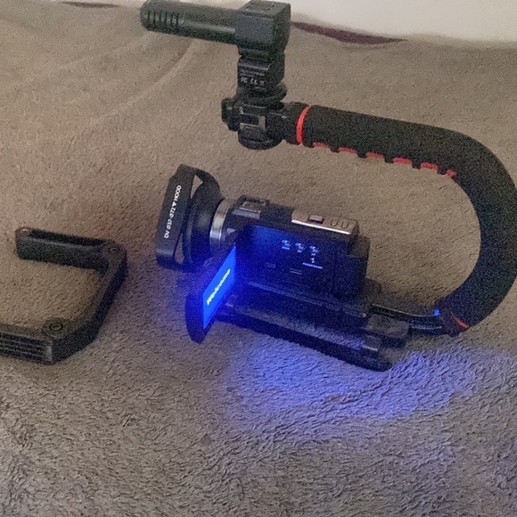 Camcorder FHD 1080P Video Camera for YouTube with 30FPS 36MP 3.0 Inch 270 Degree - Picture 1 of 3